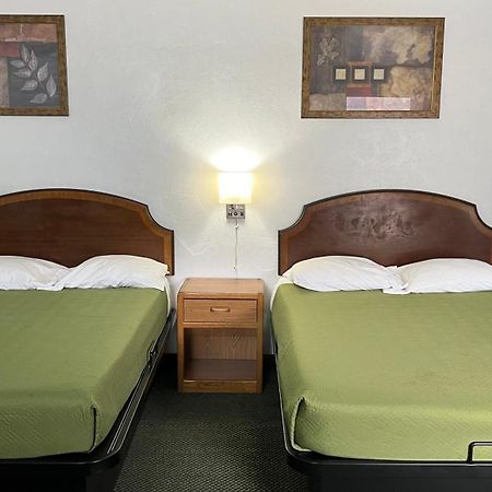 Relax Inn Altoona Buitenkant foto